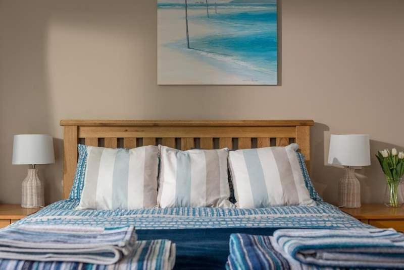 Cosy Beachfront Retreat With Stunning Sea Views & Free Access To A Local Indoor Pool Talland Ngoại thất bức ảnh