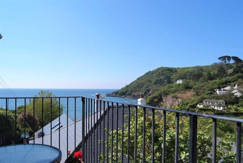 Cosy Beachfront Retreat With Stunning Sea Views & Free Access To A Local Indoor Pool Talland Ngoại thất bức ảnh
